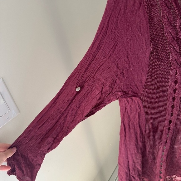 Made in Italy Elegant Burgundy Knit Women's Top - Picture 2 of 6